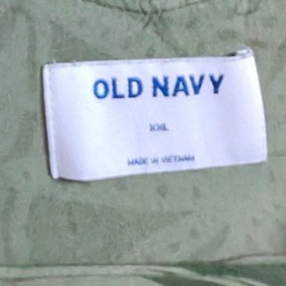 Old Navy Green Leaf Print Blouse - Picture 6 of 6